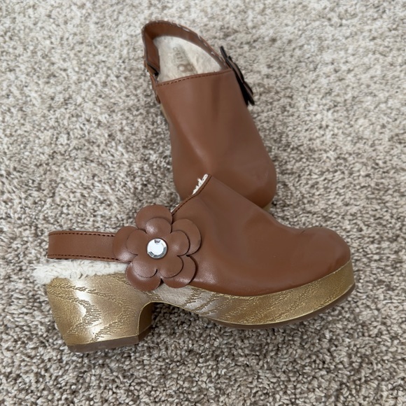 Crazy 8 toddler Girls brown clogs with faux fur lining Size 12 - Picture 3 of 9
